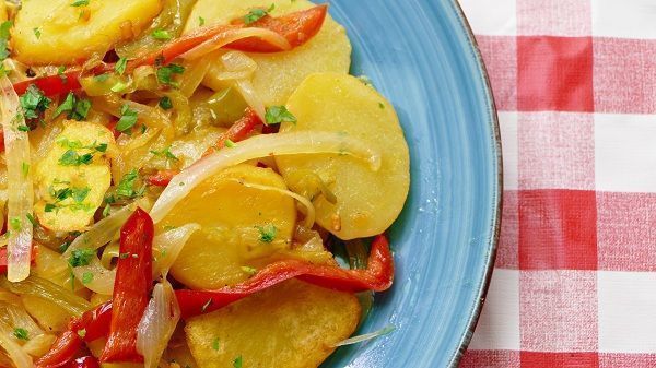 Patatas a lo pobre: ¡sabor tradicional en tu mesa!